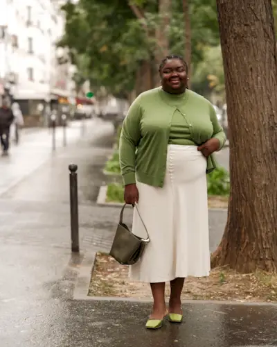 An image of a minimalist spring outfit.