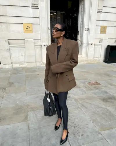 An image of @nlymarilyn wearing one of the biggest legging trends of 2025.