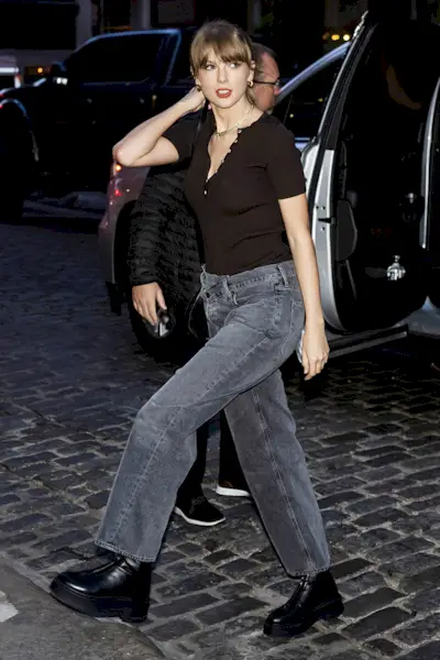 taylor-swift-agolde-criss-cross-jeans-306797-1681848790714-image