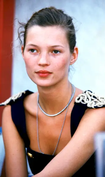 biggest-supermodels-of-the-90s-232435-1502727532423-image