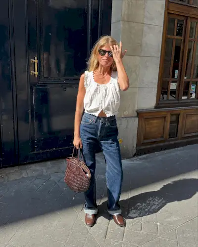 Influencer wearing affordable spring outfit