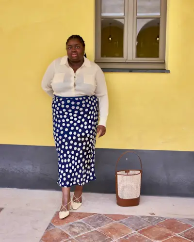 Influencer wearing affordable spring outfit