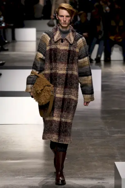 men-wearing-handbags-trend-311573-1705522327605-main