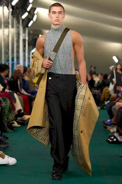 men-wearing-handbags-trend-311573-1705519919709-main