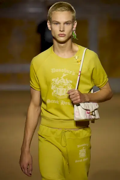 men-wearing-handbags-trend-311573-1705521772624-main