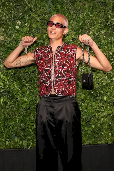 men-wearing-handbags-trend-311573-1705542200092-main