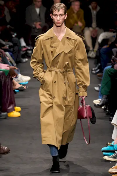 men-wearing-handbags-trend-311573-1705518837352-main