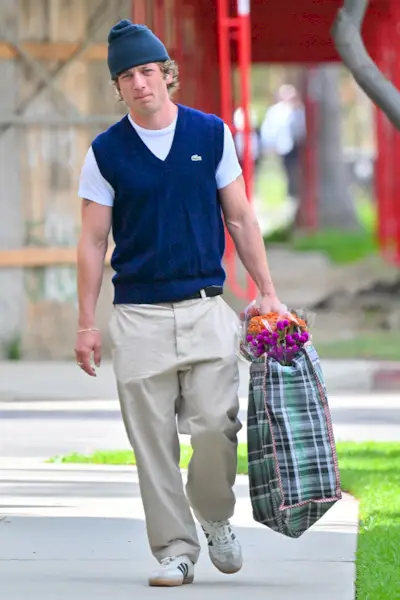 men-wearing-handbags-trend-311573-1705516479814-main