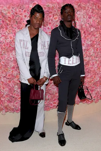 celebrity-men-wearing-handbags-trend-311573-1705613932193-main