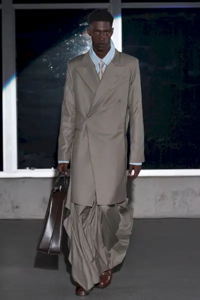 men-wearing-handbags-trend-311573-1705519701363-main