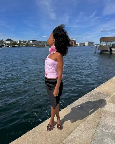 Woman wearing knee-length skirt outfit summer 2025.