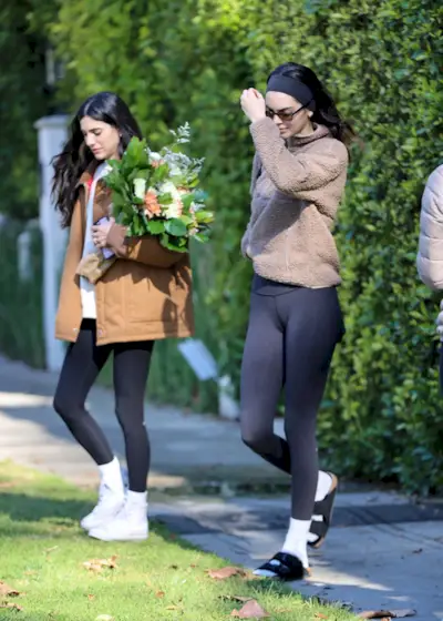 leggings-with-crew-socks-trend-297123-1641408168143-image
