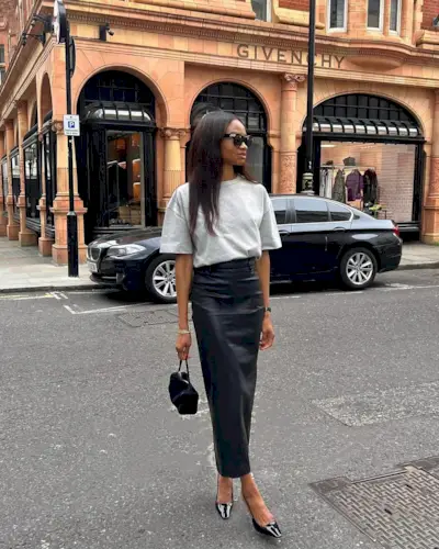 An image of influencer @symphonyofsilk wearing shoes with a pencil skirt.