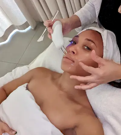 facial-etiquette-297472-1643145643210-main