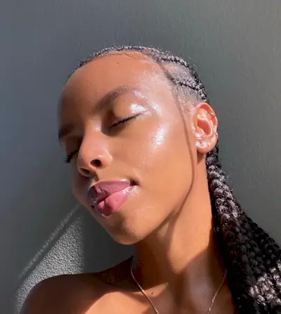 facial-etiquette-297472-1643145651943-main