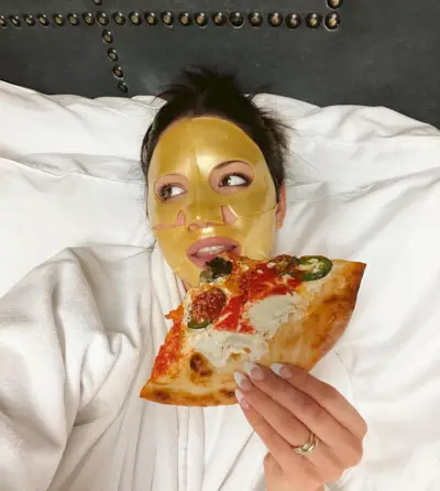 facial-etiquette-297472-1643145603501-main