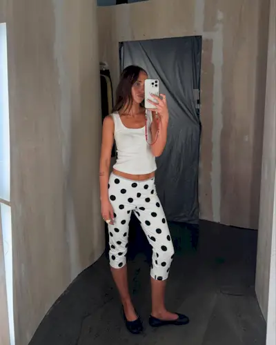 An image of @makenna_alyse wearing a musical festival outfit.