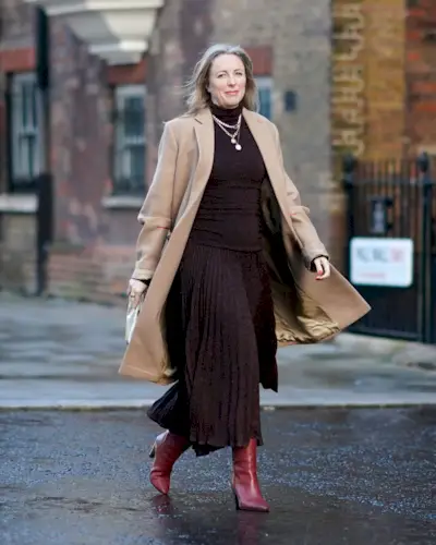 how-wear-red-boots-outfits-246527-1607040381217-main