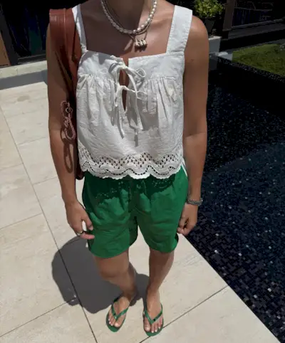 An image of @holliemercedes wearing a 2025 short trend.