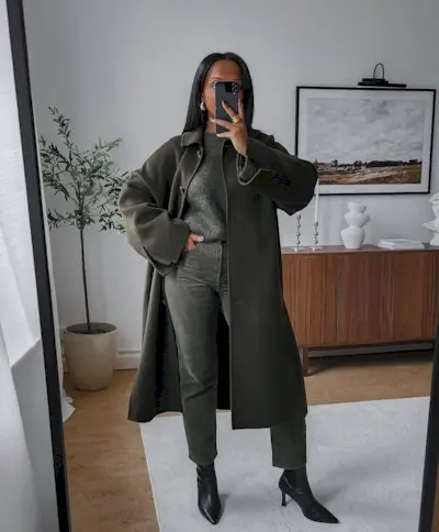 Coat Colour Trends 2024: Influencer wears an olive green coat