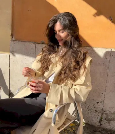 Coat Colour Trends 2024: Influencer wears a pale yellow coat