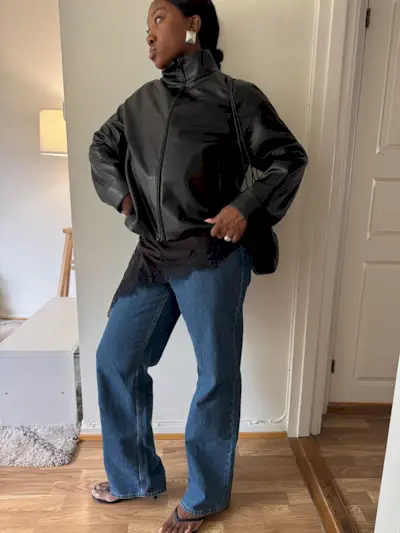 Woman wearing fall Gen Z trend.