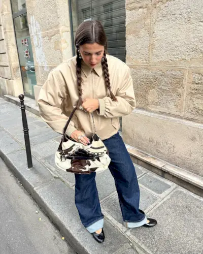 Woman wearing Gen Z fall trend.