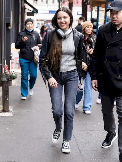 chic-skinny-jean-outfits-305238-1674857043695-image