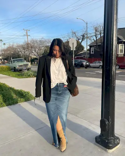 Denim skirt outfits: @marina_torres wears a denim skirt with a blazer and t-shirt