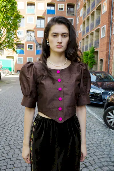 Laura Blouse Silk Brown W. Pink Buttons