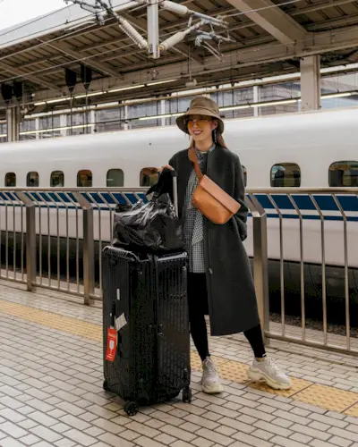 what-not-to-wear-on-plane-233023-1649967780224-main