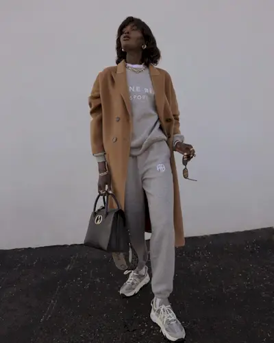 what-not-to-wear-on-plane-233023-1649963158839-main