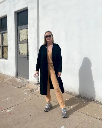 what-not-to-wear-on-plane-233023-1649980475130-main