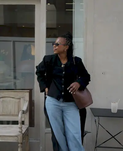 Black top and jeans outfits