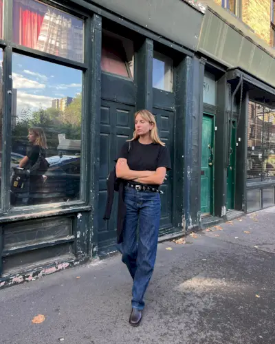 Black top and jeans outfits