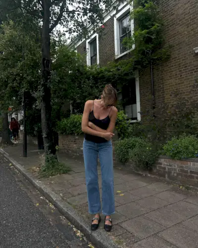 Black top and jeans outfits