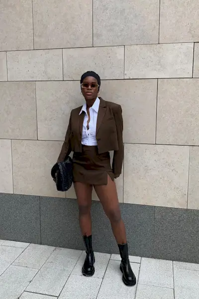 woman wearing chelsea boots