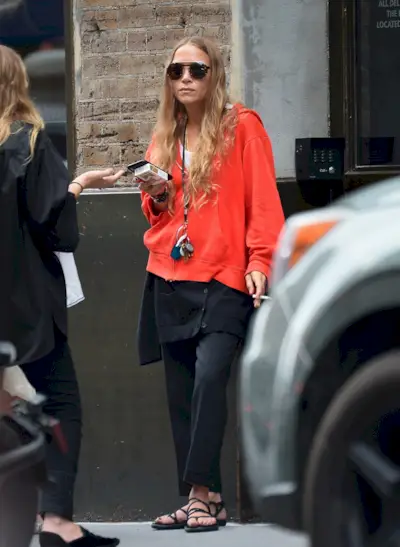 Mary Kate Olsen in teva sandals