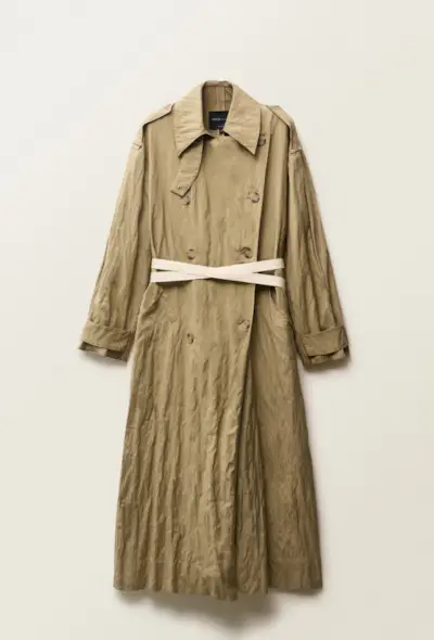 An image of @sarah.corbettwinder showcasing what to wear in your 40s.