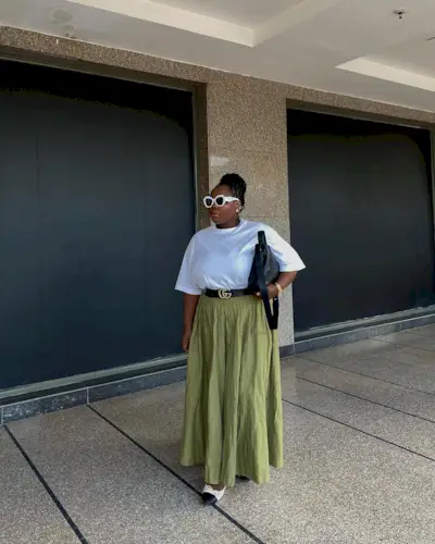 An image of @kingharriett52 showcasing what to wear in your 40s.