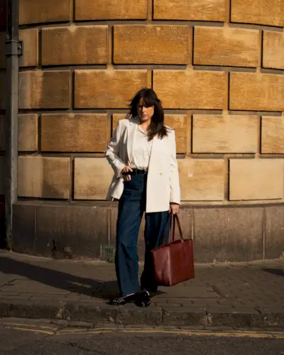 An image of @annacascarina showcasing what to wear in your 40s.