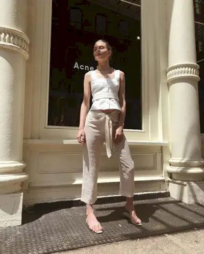 beige-pant-outfits-for-summer-259759-1528317637296-image