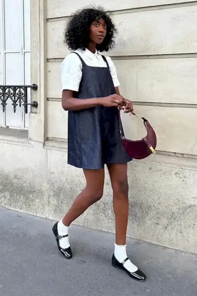 what-color-shoes-to-wear-with-a-navy-dress-255968-1704309669970-main