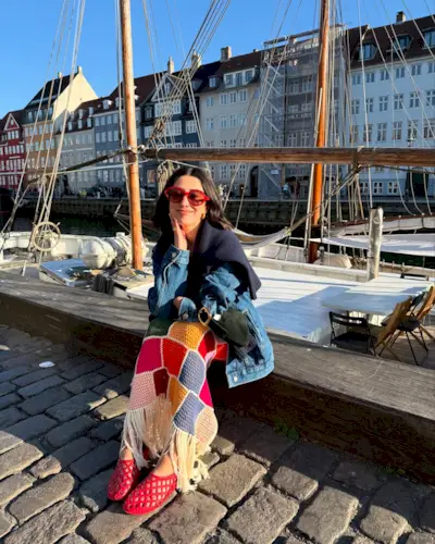 April in red caged jelly flats