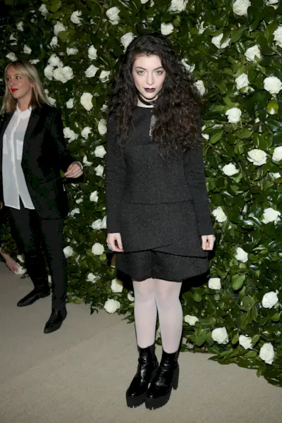 indie-sleeze-outfit-ideas-305007-1674069888175-main