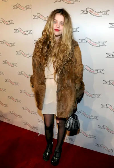 indie-sleeze-outfit-ideas-305007-1674061344571-main