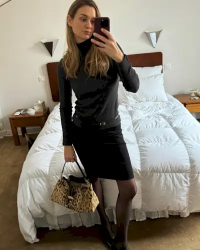 An image of @annelauremais wearing a classic 90s trend.