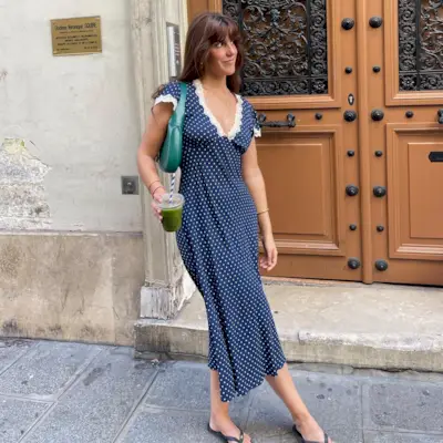 An image of @dianekari wearing a classic 90s fashion trend.