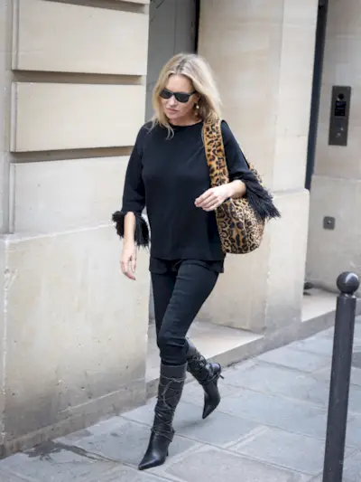 An image of Kate Moss wearing skinny jeans.