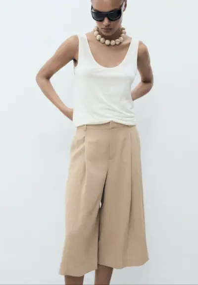 Influencer wears Bermuda shorts.